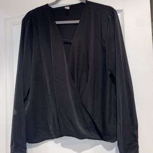 Deep V black flowy blouse XL